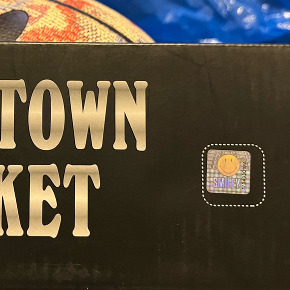 NIB Licensed Chinatown Market and Smiley Brand Collab Basketball - Picture 5 of 5